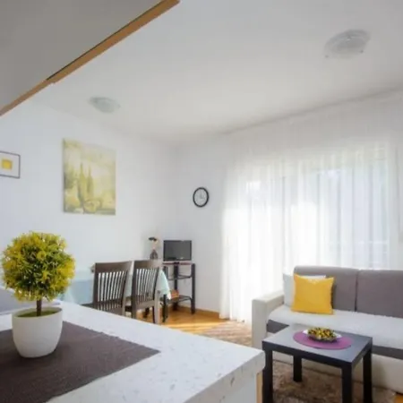 Apartman Orlica Apartment *
