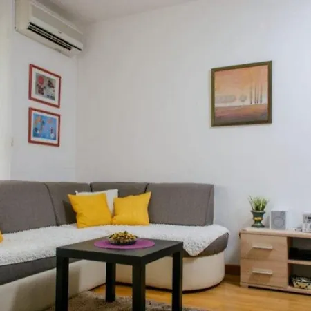 Apartman Orlica トロギール