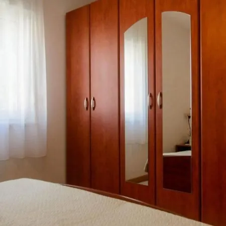 Apartman Orlica トロギール